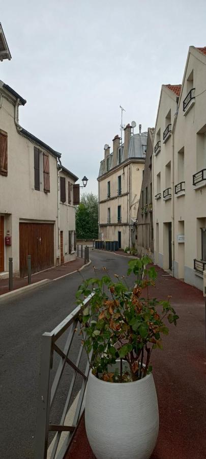 Studio Meuble A Bougival Luaran gambar